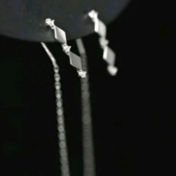 🔷 Diamond Drop Thread Earrings - Picture 1 of 3